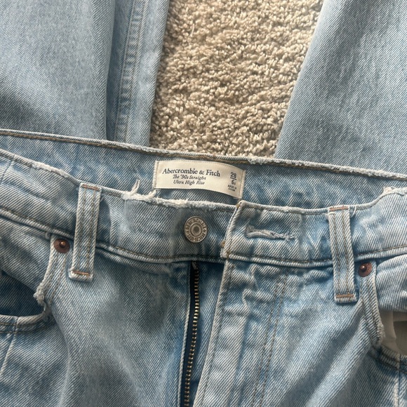 Abercrombie 90’s Straight Ultra High Rise Jeans - Picture 3 of 3